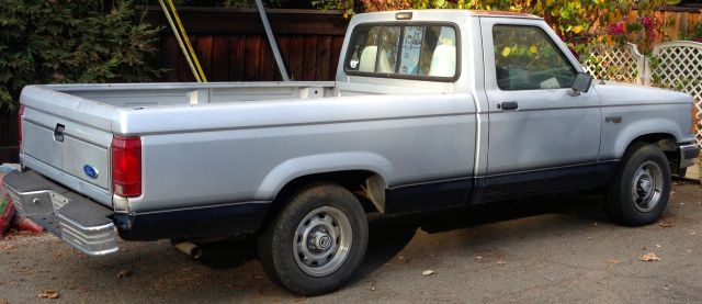 1991 Ford Ranger rusting on the driveway